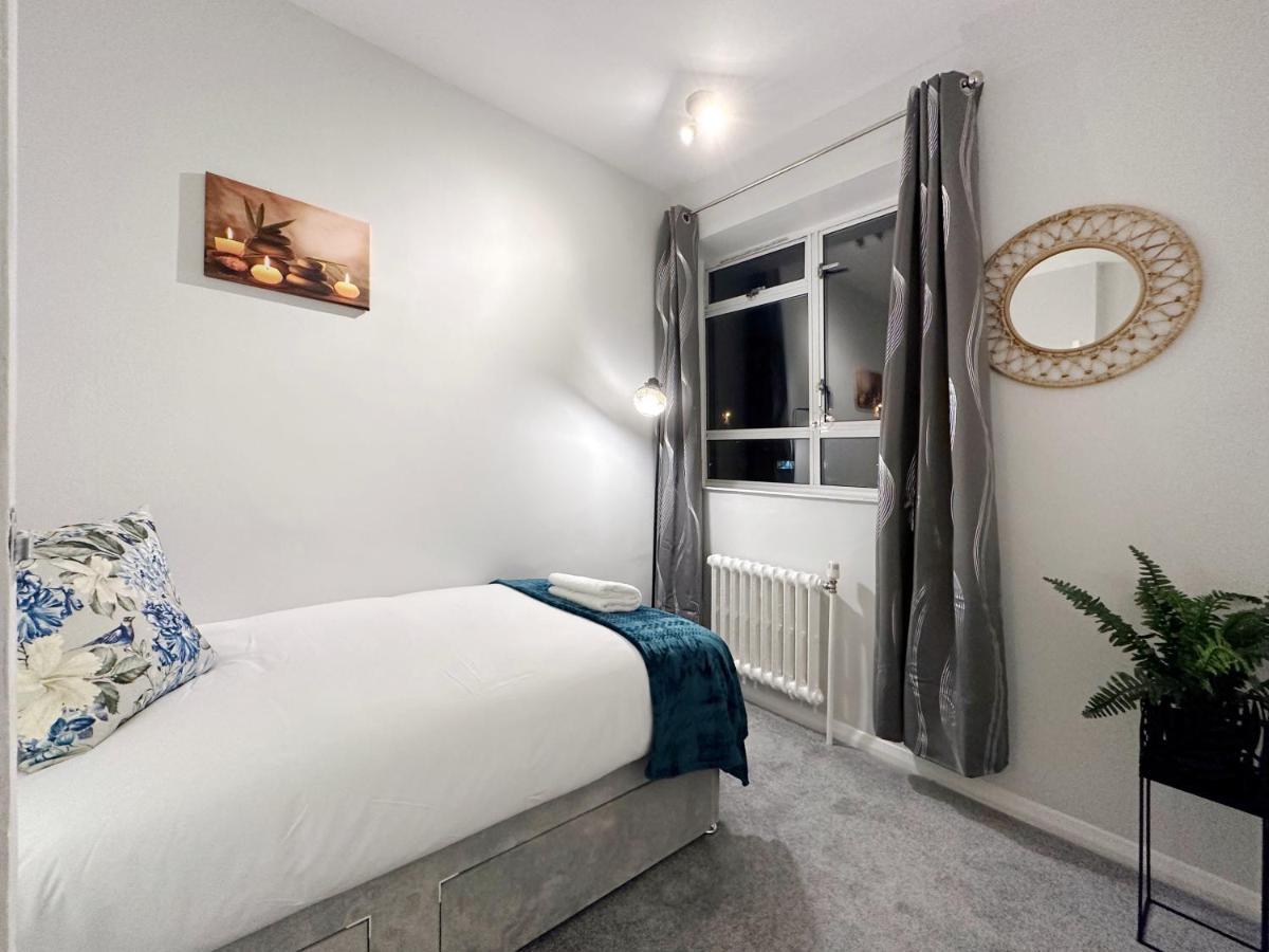 Zoey Place Near Thames River - 2 Double Beds, 1 Single Bed, Spacious, Ideal For Families Londres Exterior foto