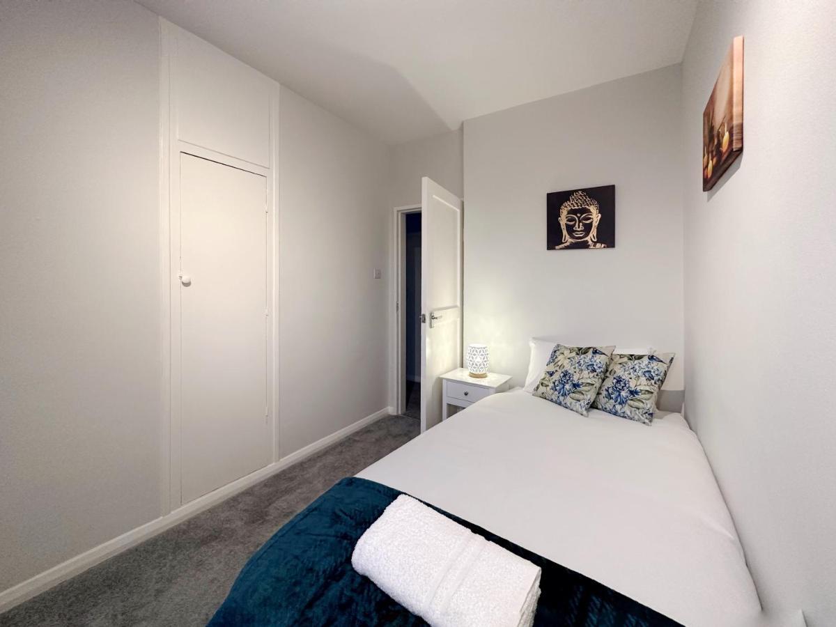 Zoey Place Near Thames River - 2 Double Beds, 1 Single Bed, Spacious, Ideal For Families Londres Exterior foto