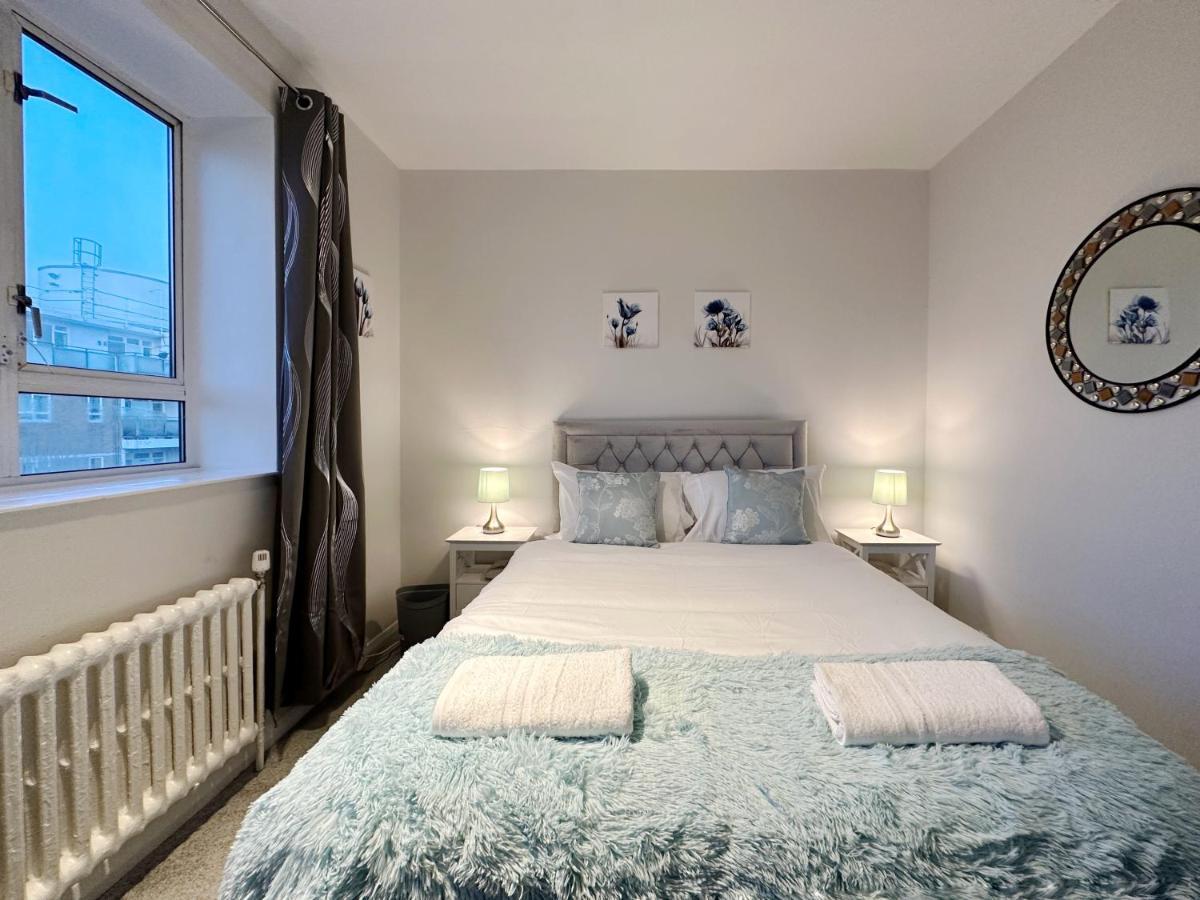 Zoey Place Near Thames River - 2 Double Beds, 1 Single Bed, Spacious, Ideal For Families Londres Exterior foto